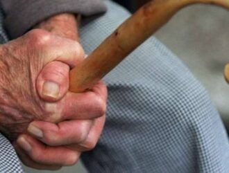Пенсионеров в России будут учить удалёнке